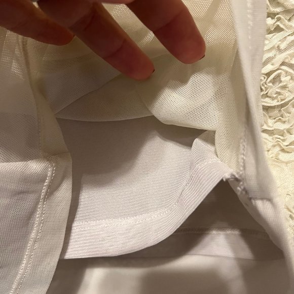 Vivienne Tam- large-VINTAGE-sleeveless blouse-Large-puffy flowers on front-liner - Picture 10 of 10